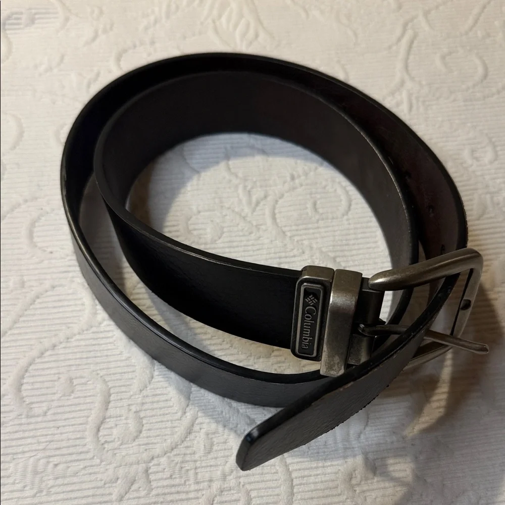 Columbia Men's Black/Brown Reversible Leather Belt. 34/36.